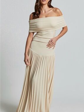 Lioness Off-Shoulder Pleated Maxi Skirt in Cream